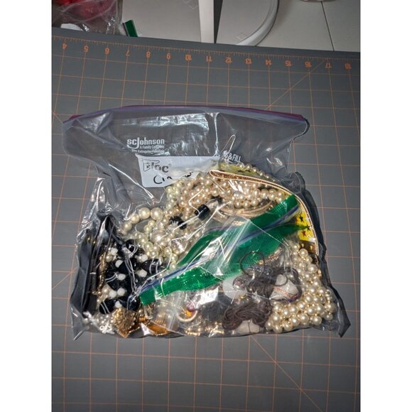 Mixed Craft Jewelry Pieces Assortment In Ziploc Bag - Picture 2 of 4